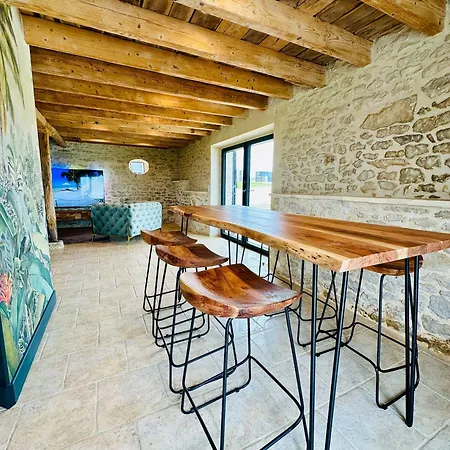 Maison De Charme Avec Vue Sublime Et Piscine A Debordement Villa