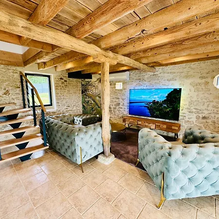 Maison De Charme Avec Vue Sublime Et Piscine A Debordement Soucirac