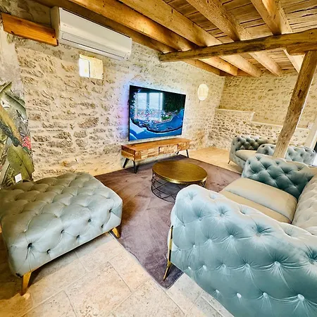 Maison De Charme Avec Vue Sublime Et Piscine A Debordement * Soucirac