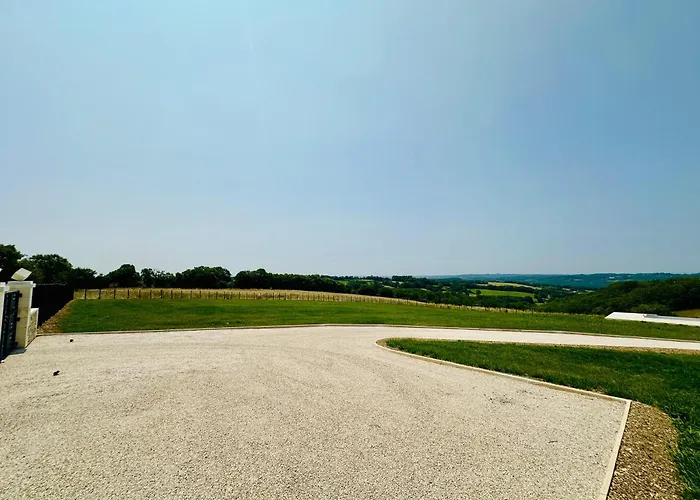 Maison De Charme Avec Vue Sublime Et Piscine A Debordement Soucirac