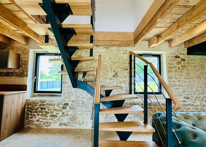 Maison De Charme Avec Vue Sublime Et Piscine A Debordement Villa Soucirac