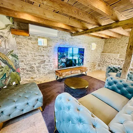 Maison De Charme Avec Vue Sublime Et Piscine A Debordement