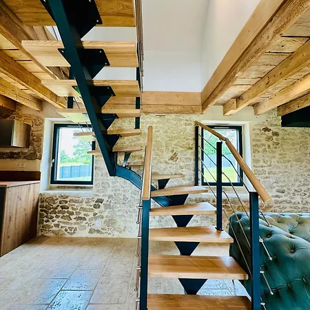 Maison De Charme Avec Vue Sublime Et Piscine A Debordement فيلة Soucirac