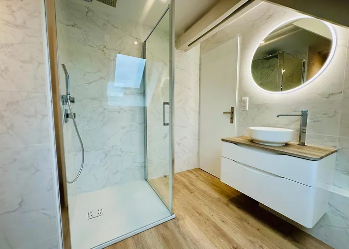 Maison De Charme Avec Vue Sublime Et Piscine A Debordement * Soucirac