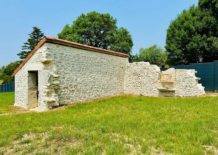 Maison De Charme Avec Vue Sublime Et Piscine A Debordement *