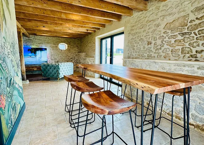 Maison De Charme Avec Vue Sublime Et Piscine A Debordement Villa