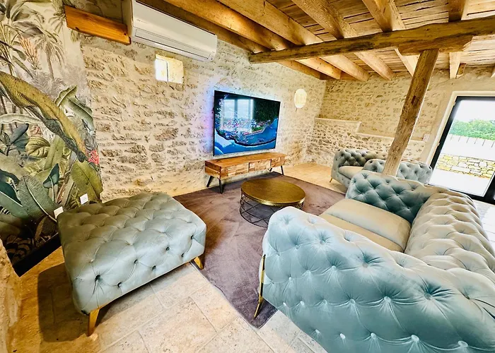 Maison De Charme Avec Vue Sublime Et Piscine A Debordement * Soucirac